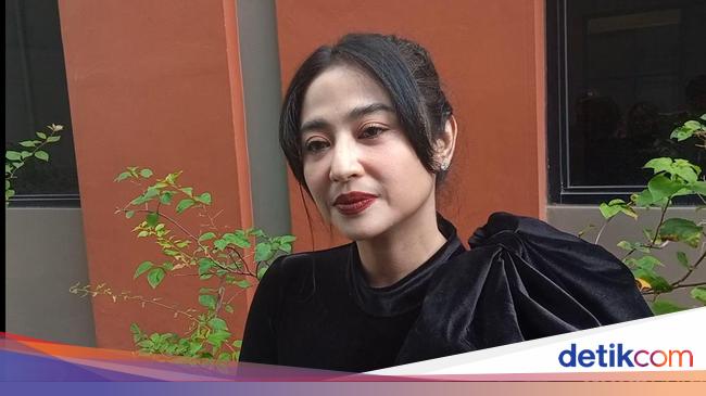 Breaking up again, Dewi Perssik answers about Trauma in Romance