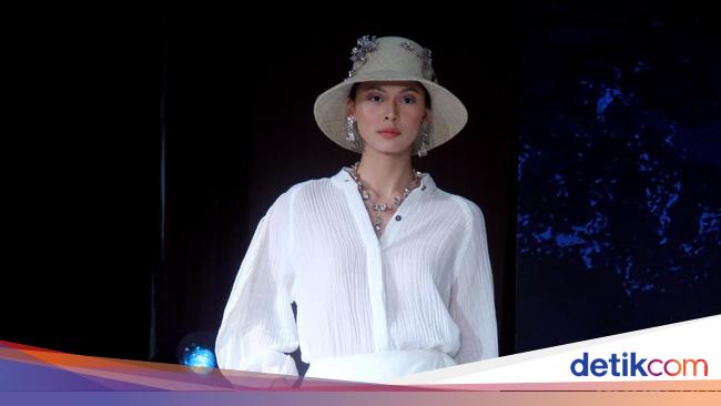 10 Koleksi Spring/Summer 2023 Purana, Baju Liburan dengan Detail Artwork