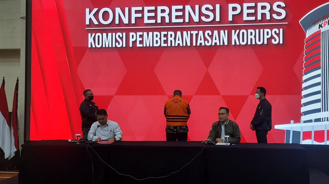 KPK Tahan Sekretaris DPRD Pemalang Di Kasus Suap Jual Beli Jabatan