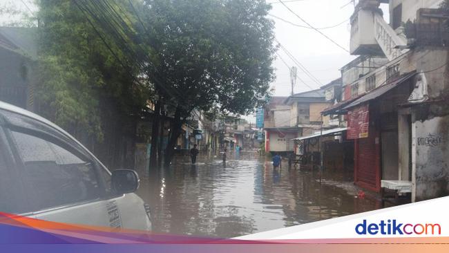 Jalan Kemang Utara IX Jaksel Terendam Banjir, Kendaraan Tak Bisa Lewat