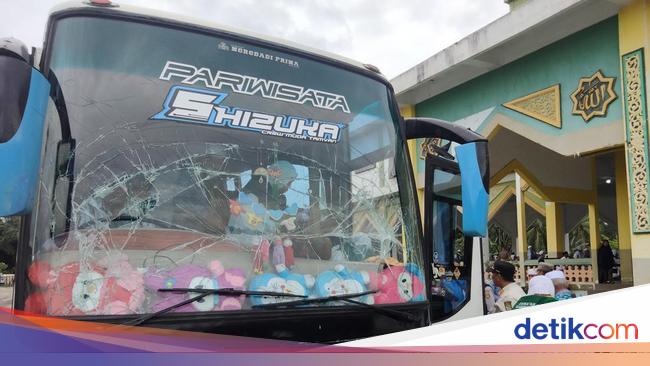 4 Bus Penjemputan Jemaah Haji Asahan Kecelakaan Beruntun 1 Terluka