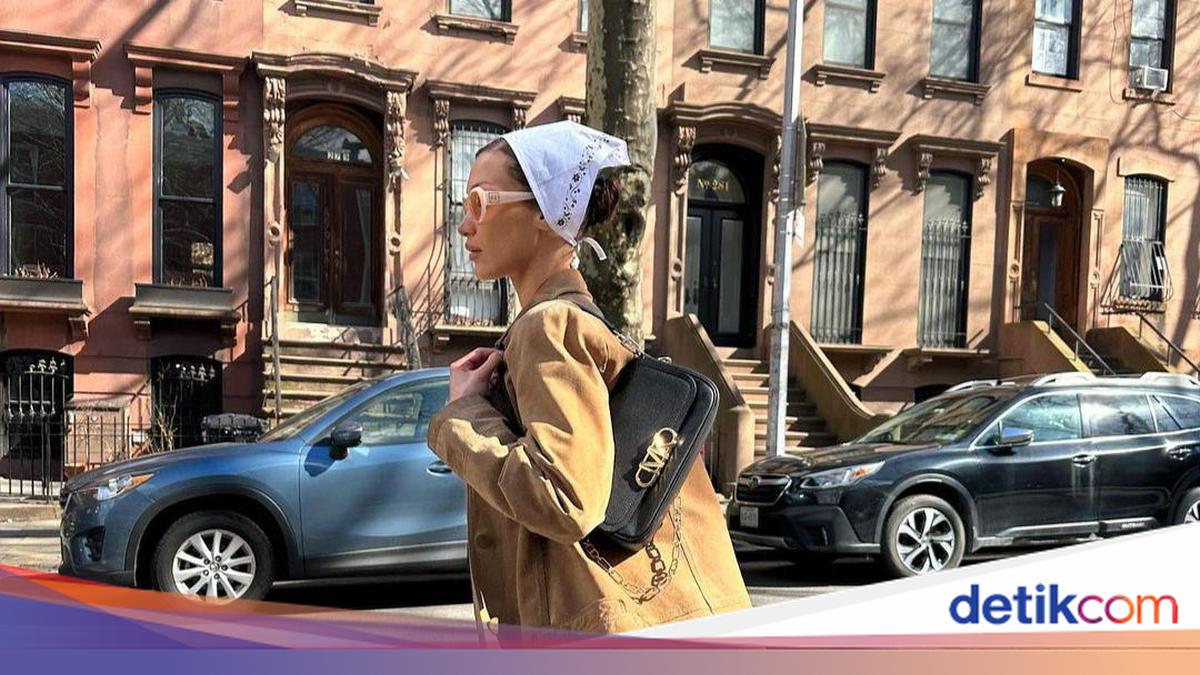 Padu Padan Street Style ala Bella Hadid Bisa Buat Outfit Jadi Makin Kece