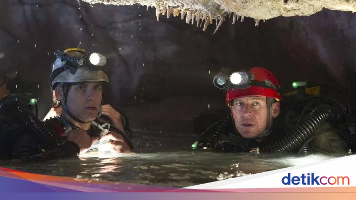 Sinopsis The Cave: Saat Tim Sepakbola Terjebak di Dalam Gua