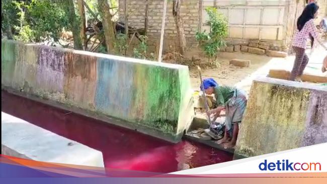 Viral Warna Air Sungai Di Pamekasan Berubah Jadi Merah Darah