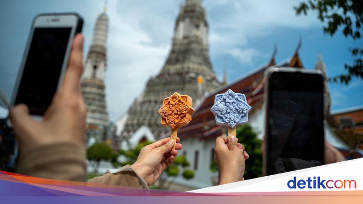 unik-thailand-jual-es-krim-berbentuk-ubin-kuil-wat-arun