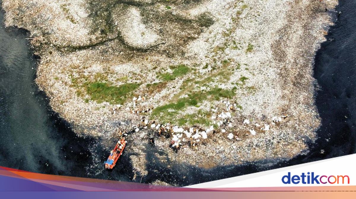 Pramono Ungkap 'Pulau Sampah' di Muara Angke Sudah Dikeruk