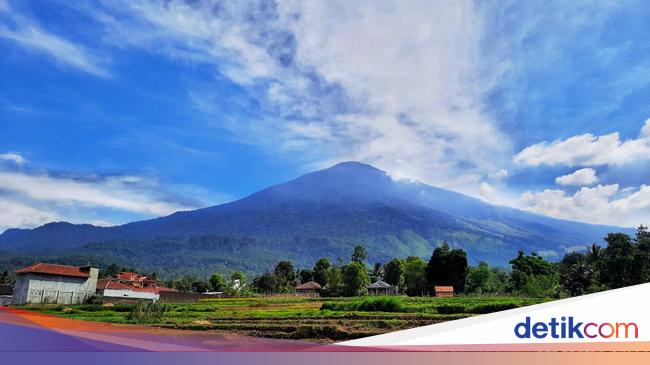 Sejarah Gunung Ciremai: Kisah Mistis dan Keindahan Alam yang Memukau
