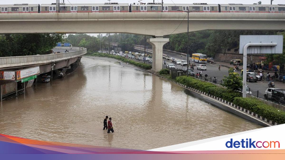 Bak Sungai, Begini Penampakan Banjir Rendam Jalanan di India