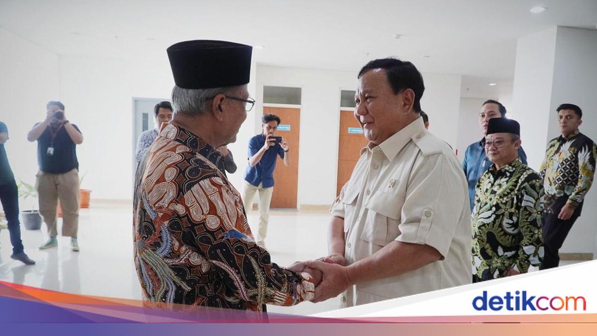 Prabowo Bertemu Ketum Muhammadiyah dan Tinjau Laboratorium Rudal di UAD
