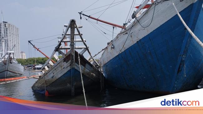 Bangkai Kapal Di Pelabuhan Sunda Kelapa Belum Dievakuasi 260 Abk Terdampak