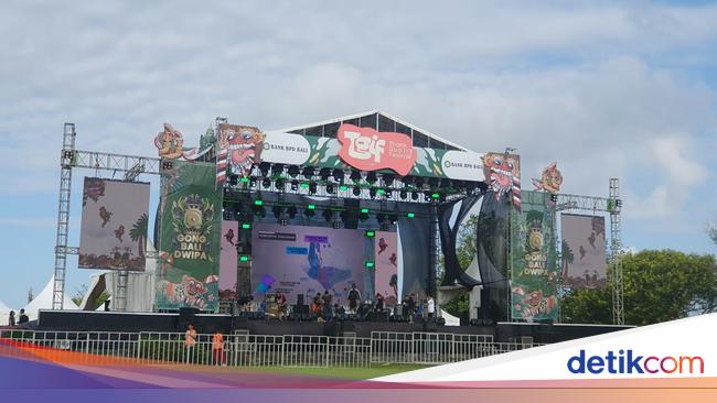 Dewa 19 hingga Superman Is Dead Guncang Panggung TGIF di Nusa Dua
