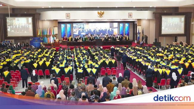 Dua Mahasiswi Universitas Brawijaya Lulus Cum Laude