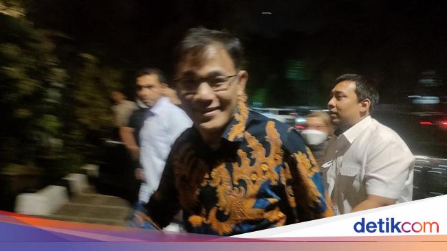 PDIP Politician Budiman Sudjatmiko Holds Discussion with Gerindra Chairman Prabowo Subianto