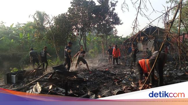 Api Berkobar Hanguskan Rumah-Harta Benda Mulyadi