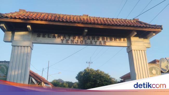 Sensasi Kuliner Musiman yang Eksentrik di Desa Tenjolayar