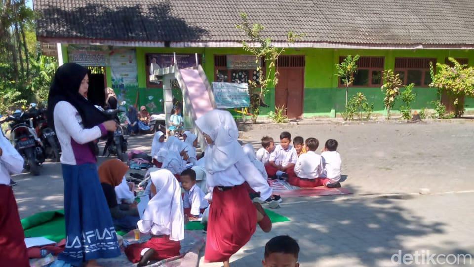 Nasib Siswa SD Di Bojonegoro Tanpa Guru Gegara Sekolah Merger