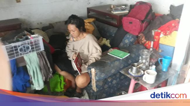 Tinggal di Rumah Reyot Tanpa Listrik, Putri Ngaku Pernah Jadi Model Dewasa