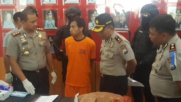 Tragedi Jenggawah: Anak Kandung Tewaskan Ibu Akibat Tersinggung dan Konsumsi Pil Antidepresan Tragedi Jenggawah: Anak Kandung Tewaskan Ibu Akibat Tersinggung dan Konsumsi Pil Antidepresan