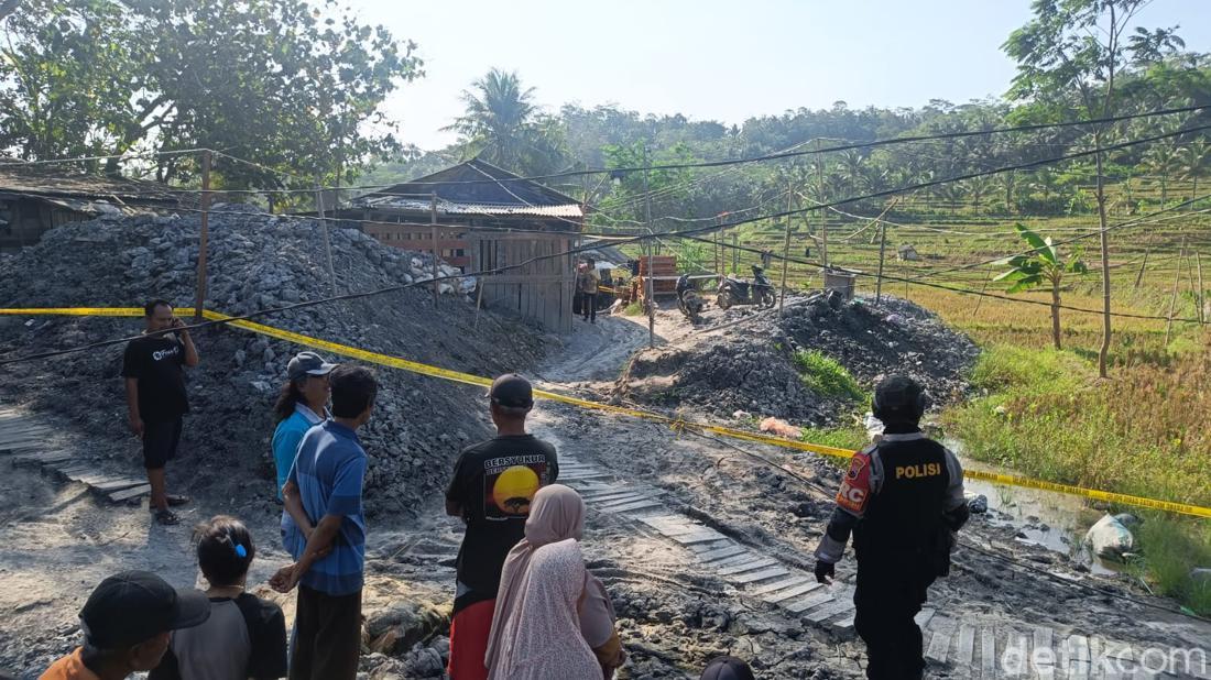 Tambang Emas Di Banyumas Lokasi 8 Penambang Terjebak Tak Berizin