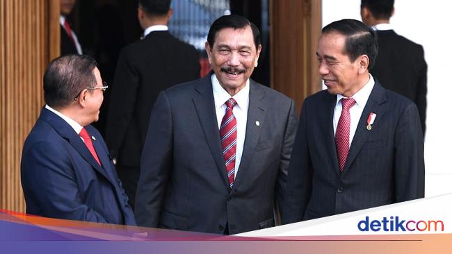 Luhut Dapat Bintang Republik Indonesia Utama dari Jokowi, Kenang Tugas Masa COVID