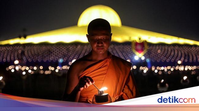 Exploring the Traditions and Reasons Behind Becoming a Monk in Thailand