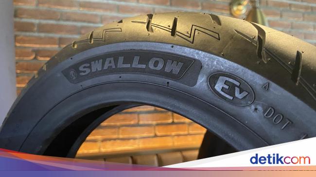 The Dual Identity of Swallow: Flip Flops and Tires in Jakarta