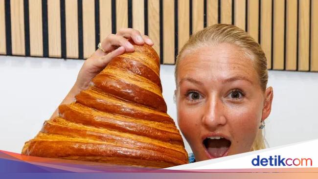 Jumbo Croissant Seberat 15 Kg Ini Mengandung 3000 Kalori 