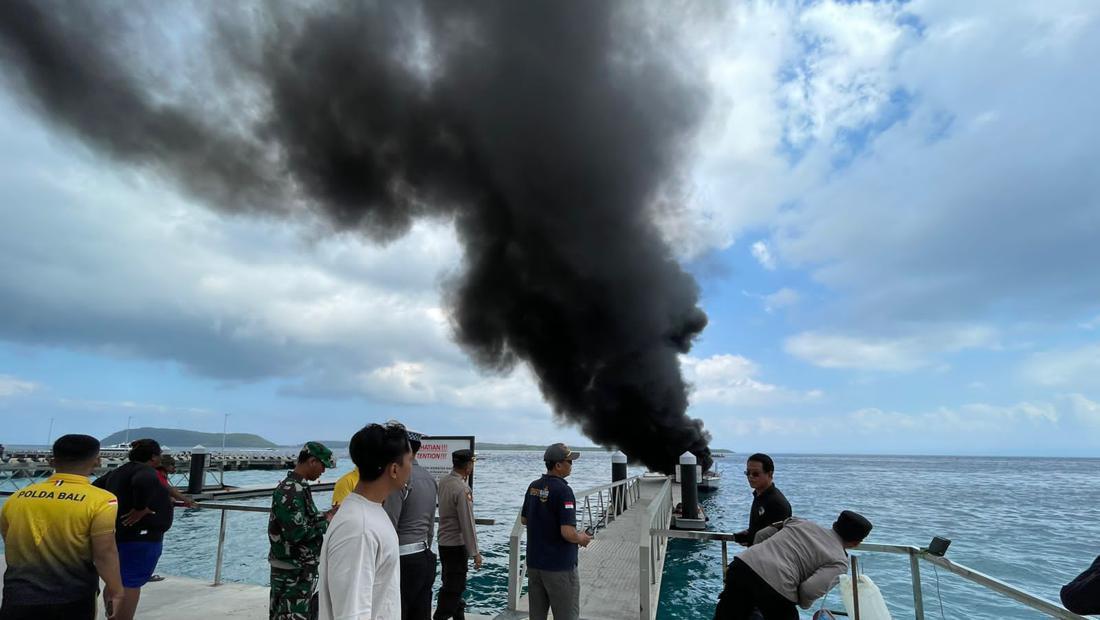 Detik-detik Kebakaran Speedboat Di Nusa Penida-Wajah Kapten Kapal Terbakar