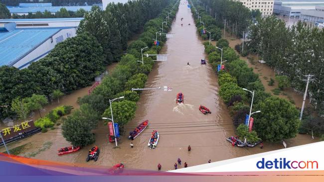 Devastating Floods In China: Forced Evacuations And Controversial Flood 