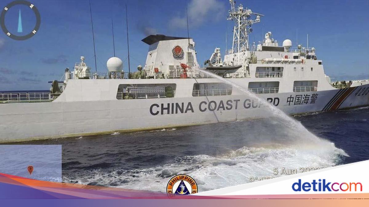 Tegang! Kapal China Menembakkan Meriam Air ke Kapal Filipina