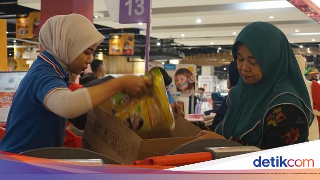 Saat Warga Surabaya Kulakan di Transmart Full Day Sale Transmart Rungkut