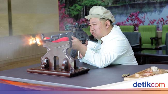 Kim Jong Un Fires Top General and Calls for War Preparations