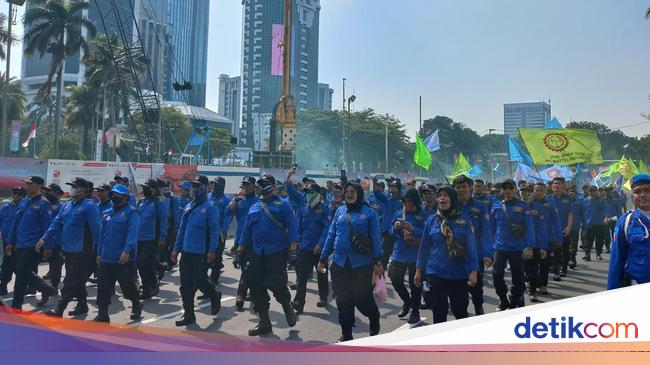 Labour Party and Labor Alliance Stage Long March in Jakarta