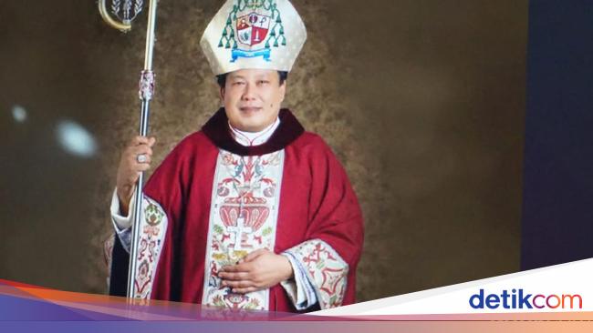 Sempat Dirawat di ICU, Uskup Surabaya Vincentius Sutikno Meninggal Dunia
