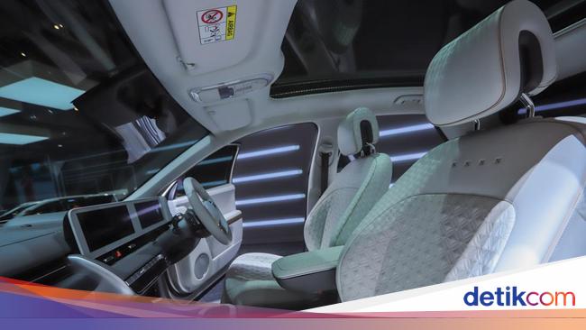 Hyundai Introduces Indonesian Batik-Adorned Electric Car at GIIAS 2023