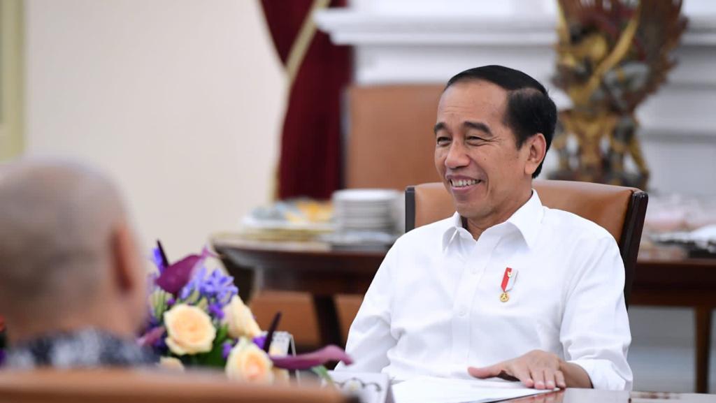 Jokowi Buka-bukaan Alasan Kasih Insentif Mobil Listrik Rp 70 Juta