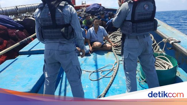 Bakamla Tangkap Kapal Berbendara Vietnam Curi Ikan Di Laut Natuna Utara