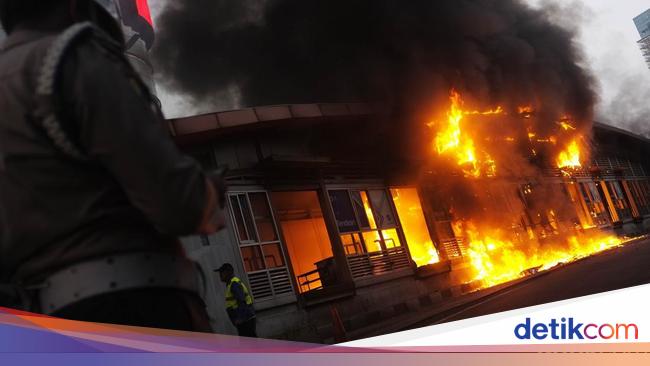 Puslabfor Polri Cek Kebakaran di Halte TransJakarta Tendean Pagi Nanti