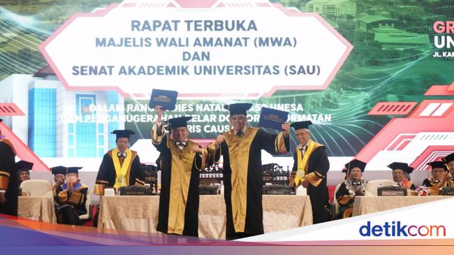 Sekjen Kemenkumham Terima Gelar Doktor Honoris Causa Dari Unesa