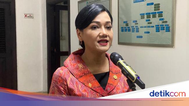 OJK Minta Masyarakat Waspada Selfie Pakai KTP! Ini Bahayanya