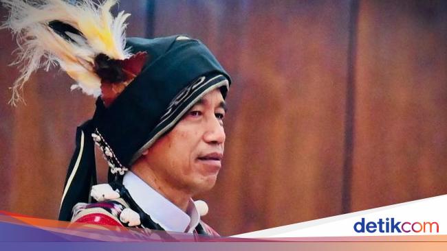 Cerita Dan Makna Tersembunyi Baju Adat Tanimbar Yang Dipakai Jokowi