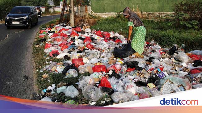 Jorok! Sampah Menumpuk di Tarumajaya Kabupaten Bekasi