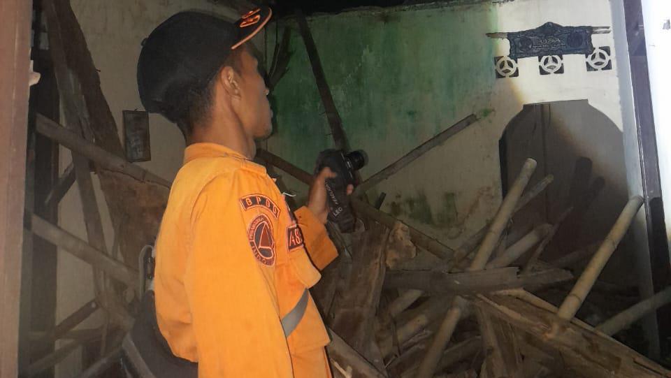 2 Rumah Di Kota Bogor Ambruk Usai Diguyur Hujan Deras Dan Angin Kencang