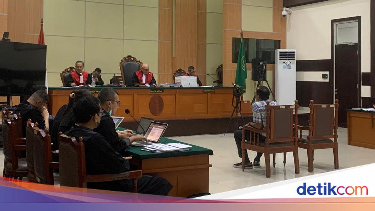 Haris Azhar Diperiksa Lebih Dulu Sebagai Terdakwa Kasus 'Lord Luhut'