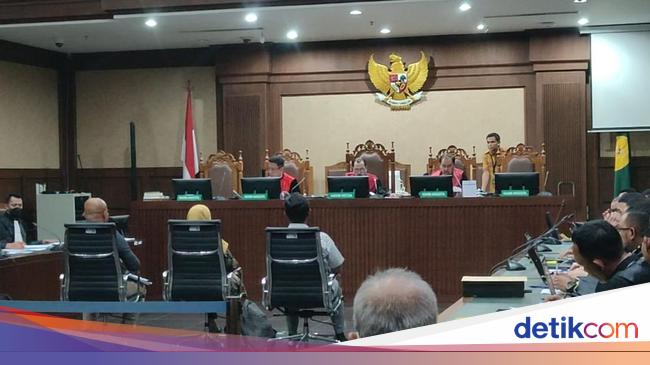 Witness Testimony: Resignation from Bakti Kominfo due to Heavy Target for BTS 4G Corruption Case