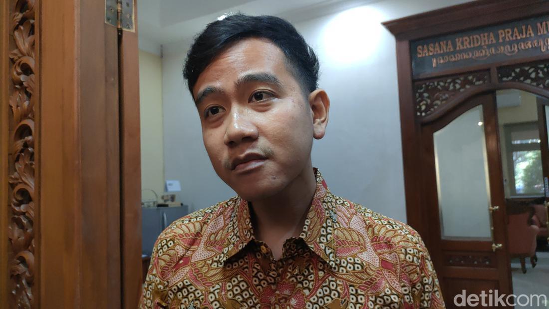 Absen Dampingi Ganjar Di Solo, Gibran: Ada Acara Luar Kota, Jangan Aneh ...