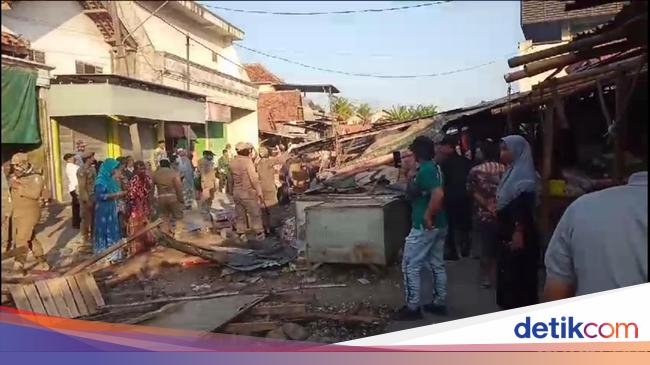 Pedagang Pasar Srimangun Sampang Tolak Relokasi Meski Lapaknya Dibongkar