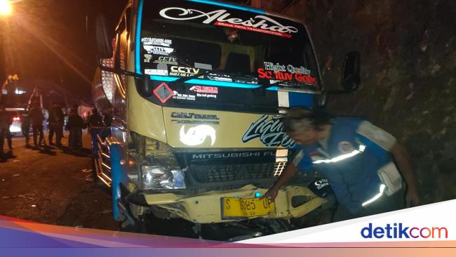 Fatal Accident in Mojokerto: Multiple Deaths and Injuries as Water Tanker Rams Carnival Participants