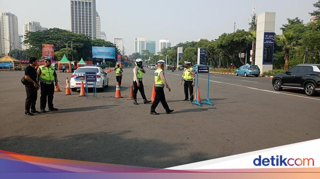 Suasana Uji Coba Tilang Uji Emisi Di Kawasan Senayan Pagi Ini