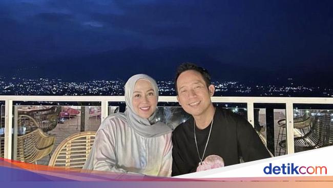 Denny Cagur DPR pecahkan tantangan politik dengan pendekatan inovatif